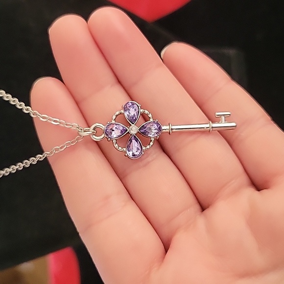 Necklace key purple 💜 - Picture 2 of 4